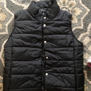 Daisy Fuentes black puffer vest